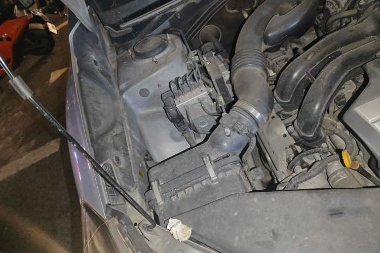 Used Subaru XV 2014 2.0i Luxury Navigation Edition Engine Bay Right