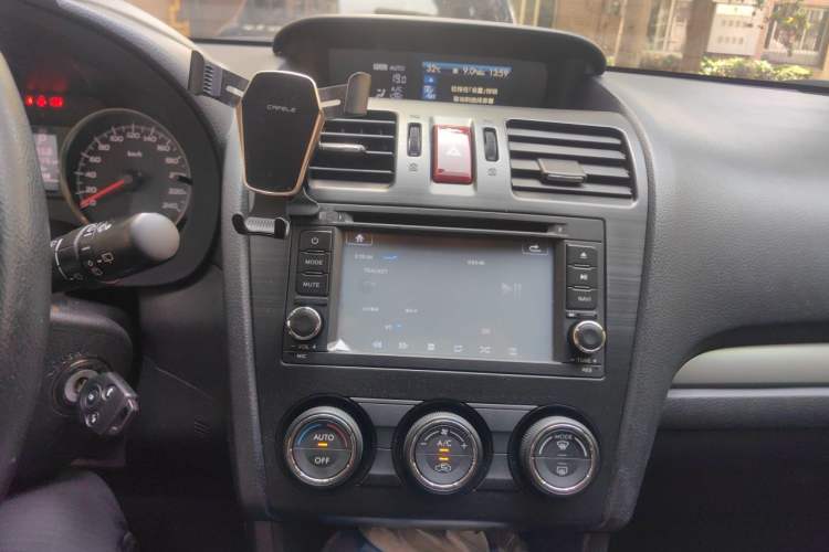 Used Subaru XV 2014 2.0i Elite Edition Audio And AC Panel