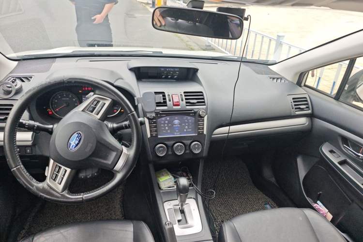 Used Subaru XV 2014 2.0i Elite Edition Center Console