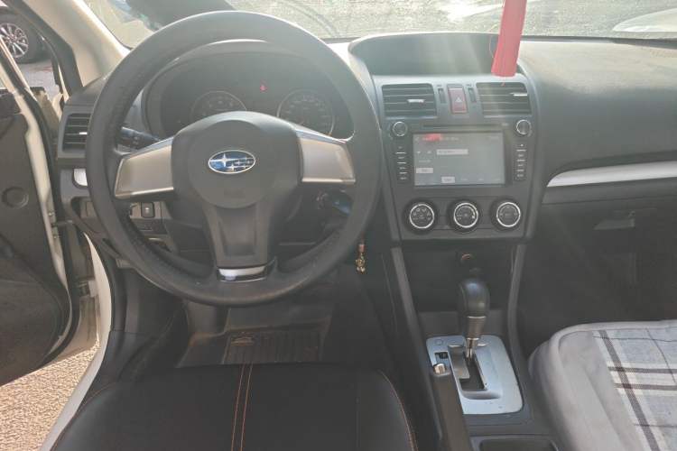 Used Subaru XV 2014 2.0i Comfort Edition Center Console