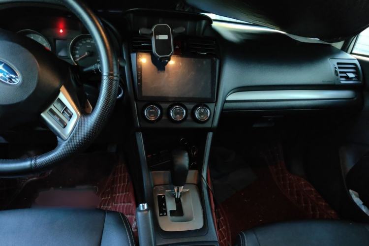 Used Subaru XV 2014 2.0i Elite Edition Center Console