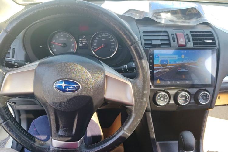 Used Subaru XV 2014 2.0i Comfort Edition Center Console