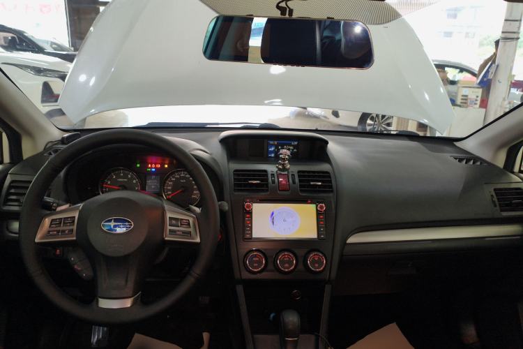 Used Subaru XV 2014 2.0i Elite Edition Center Console