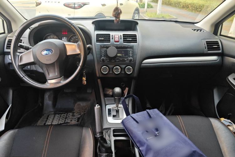 Used Subaru XV 2014 2.0i Comfort Edition Center Console