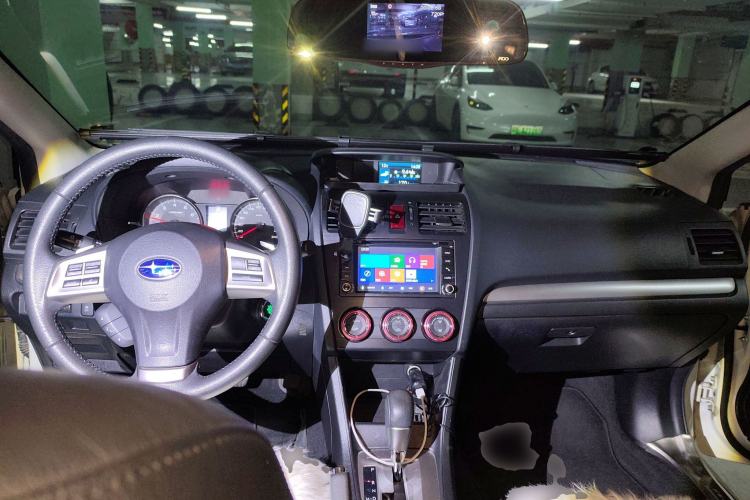 Used Subaru XV 2014 2.0i Elite Edition Center Console