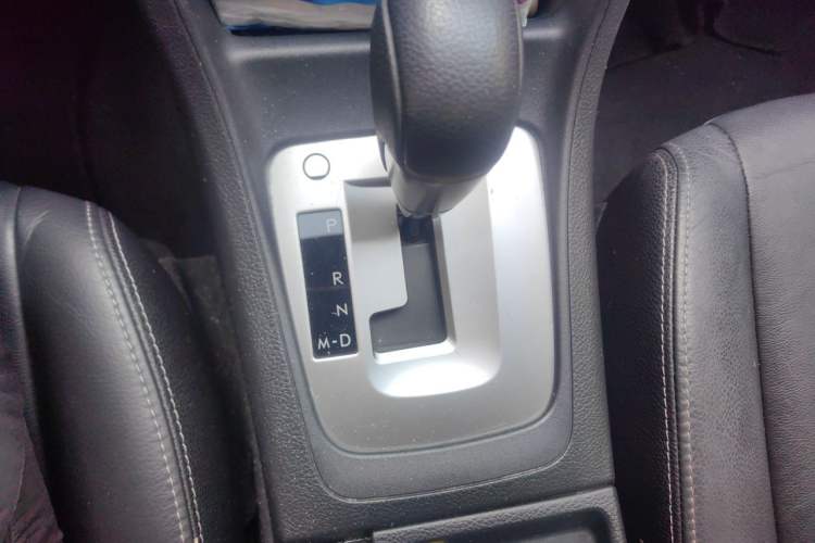 Used Subaru XV 2014 2.0i Elite Edition Gear Lever