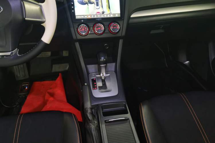Used Subaru XV 2014 2.0i Comfort Edition Gear Lever