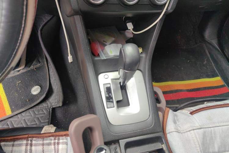 Used Subaru XV 2014 2.0i Elite Edition Gear Lever
