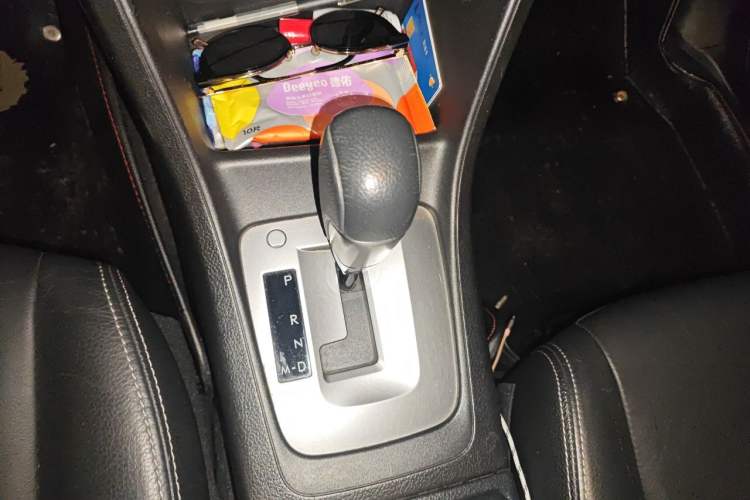 Used Subaru XV 2014 2.0i Elite Navigation Edition Gear Lever