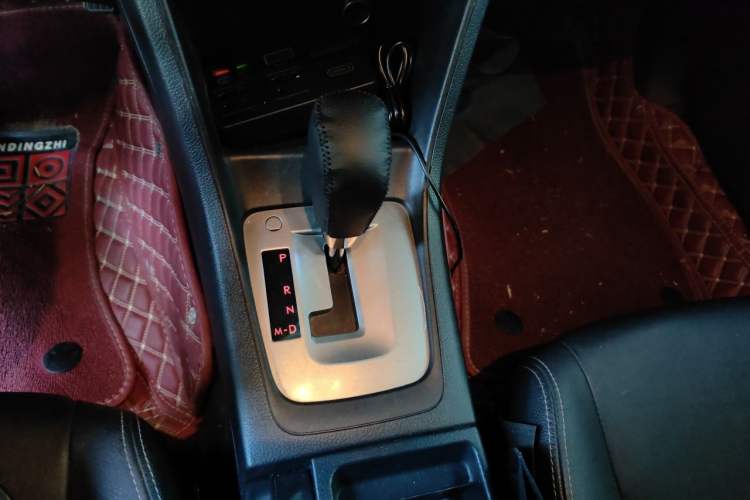 Used Subaru XV 2014 2.0i Elite Edition Gear Lever