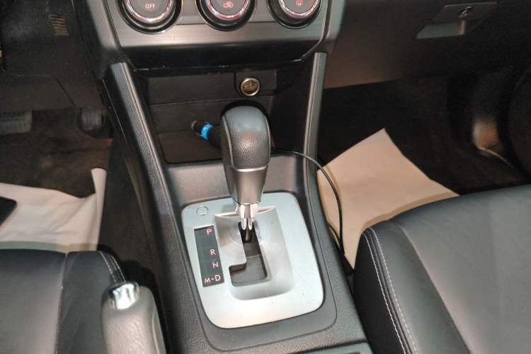 Used Subaru XV 2014 2.0i Elite Edition Gear Lever