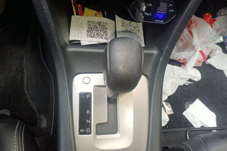 Used Subaru XV 2014 2.0i Elite Edition Gear Lever