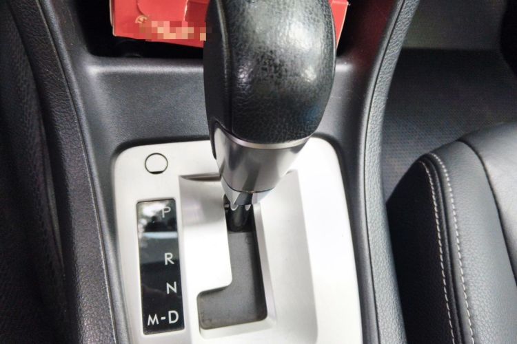 Used Subaru XV 2014 2.0i Elite Edition Gear Lever
