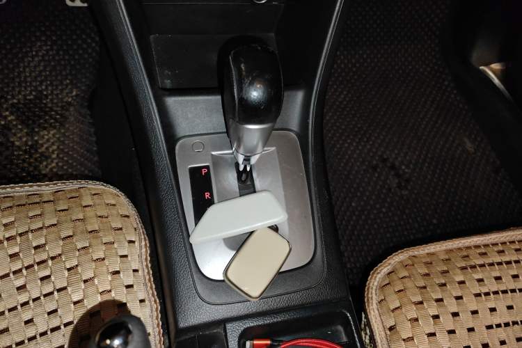 Used Subaru XV 2014 2.0i Luxury Edition Gear Lever