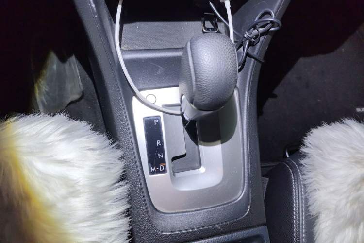 Used Subaru XV 2014 2.0i Elite Edition Gear Lever