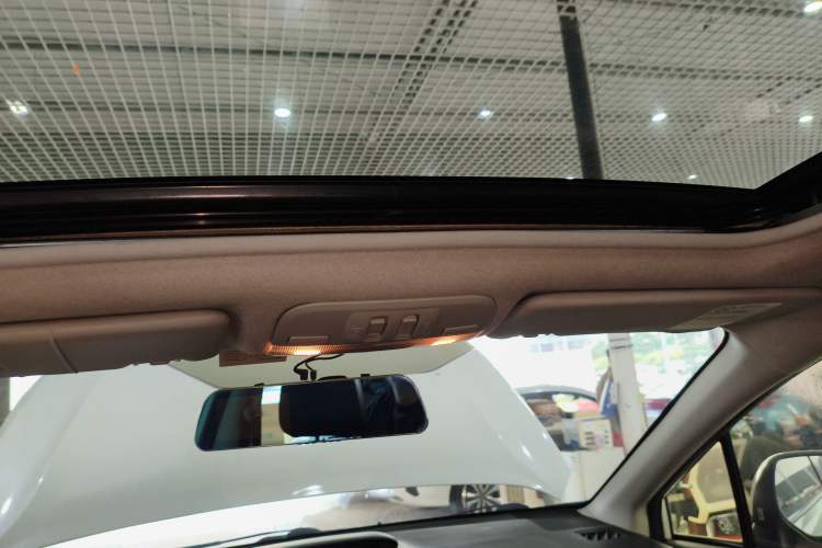 Used Subaru XV 2014 2.0i Elite Edition Headliner