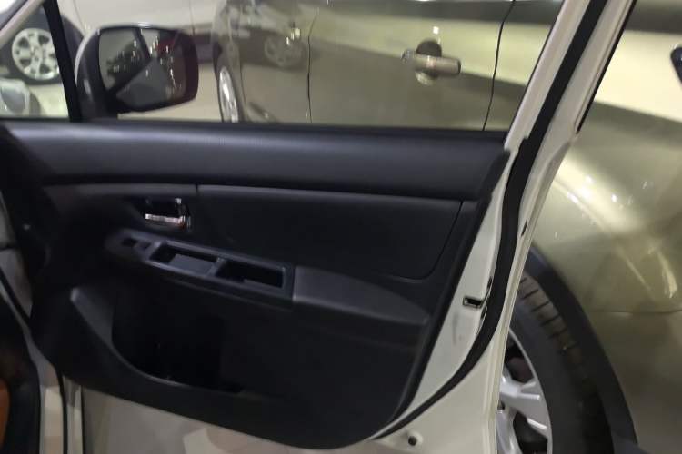 Used Subaru XV 2014 2.0i Comfort Edition Interior 5