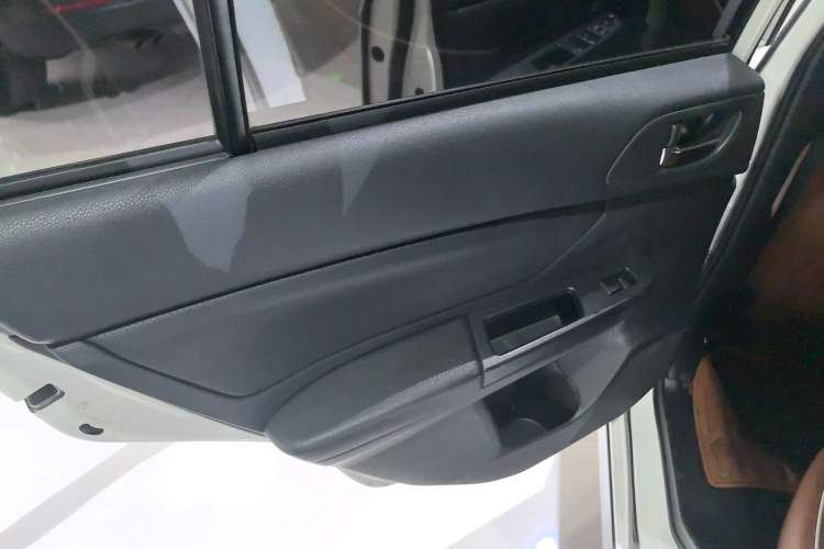 Used Subaru XV 2014 2.0i Comfort Edition Interior 8