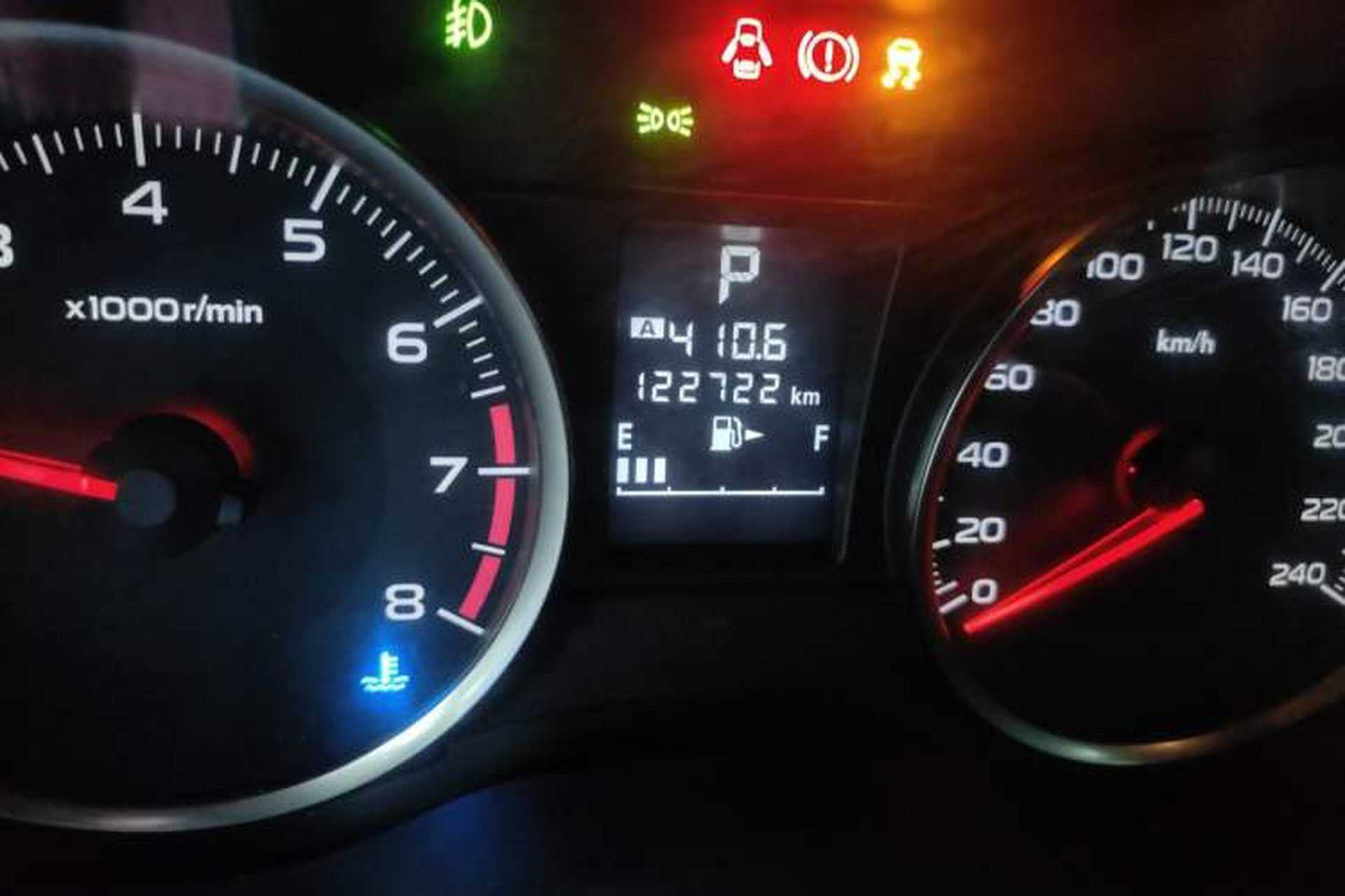 Used Subaru XV 2014 2.0i Elite Edition Odometer Close Up