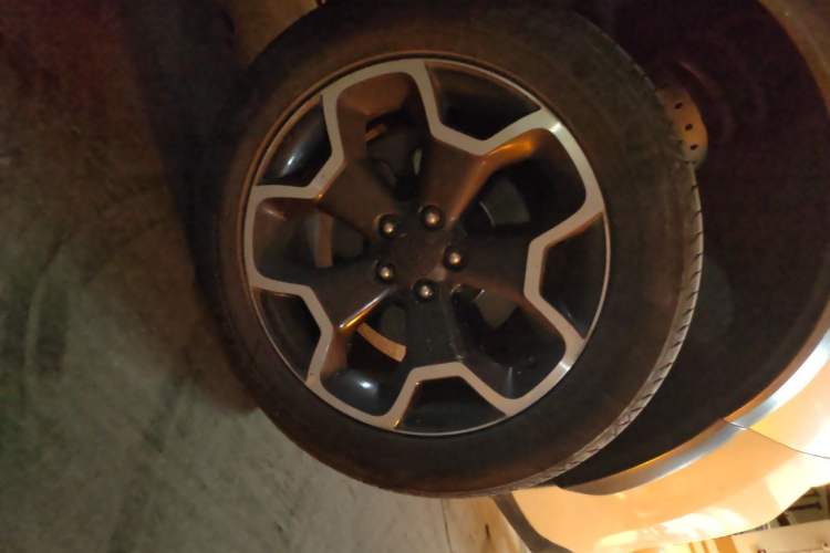 Used Subaru XV 2014 2.0i Comfort Edition Right Front Wheel Hub