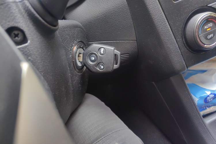 Used Subaru XV 2014 2.0i Elite Edition Vehicle Key