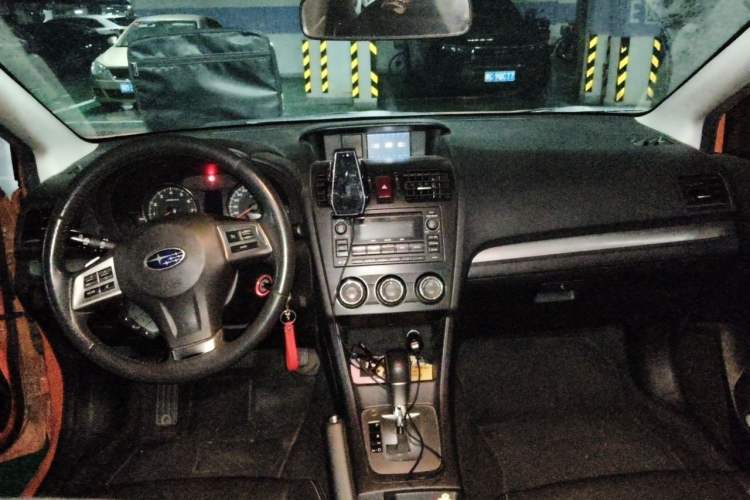 Used Subaru XV 2014 2.0i Elite Edition Center Console