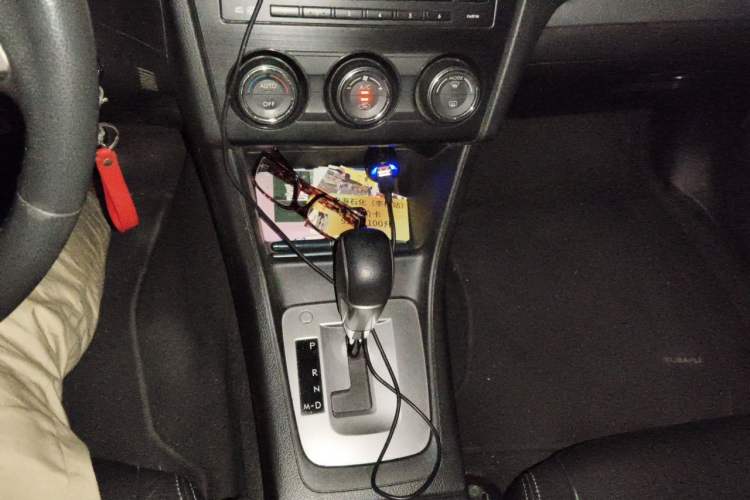 Used Subaru XV 2014 2.0i Elite Edition Gear Lever