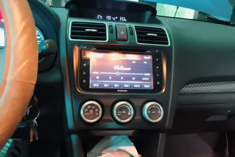 Used Subaru XV 2015 2.0i Special Edition Sport Model Audio And AC Panel