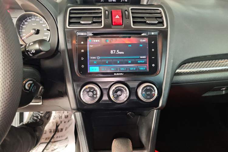 Used Subaru XV 2015 2.0i Special Edition Sport Model Audio And AC Panel