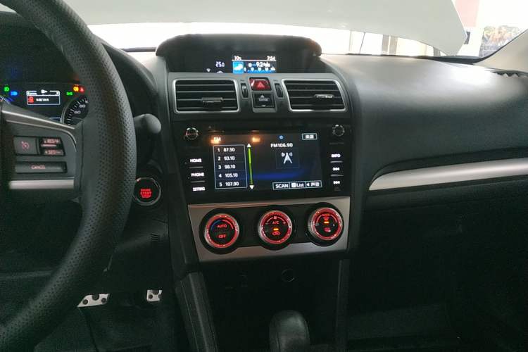 Used Subaru XV 2015 2.0i Luxury Edition Audio And AC Panel