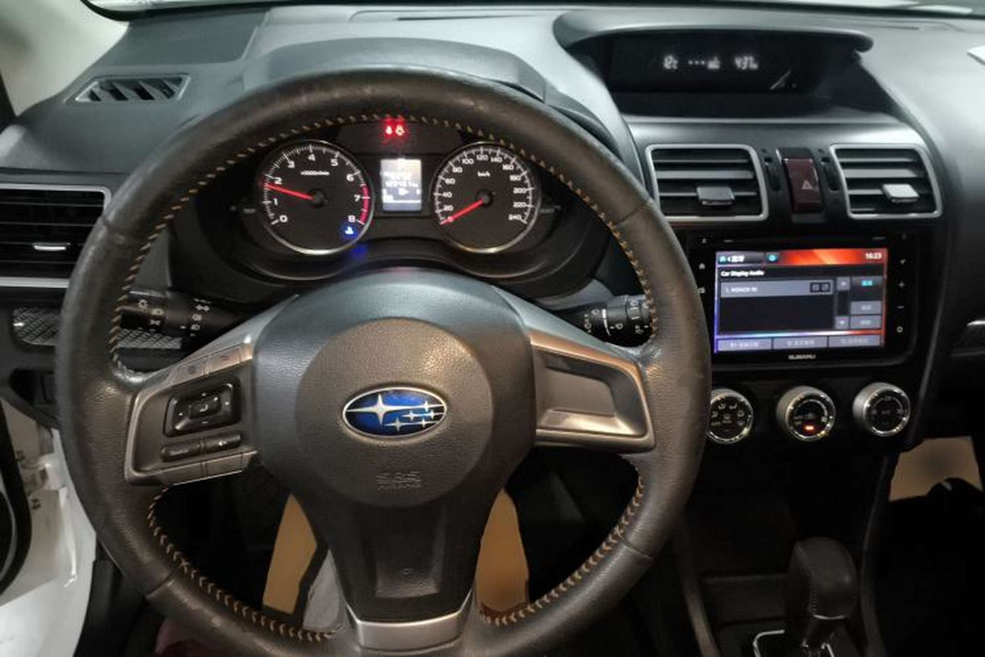 Used Subaru XV 2015 2.0i Special Edition Sport Model Center Console