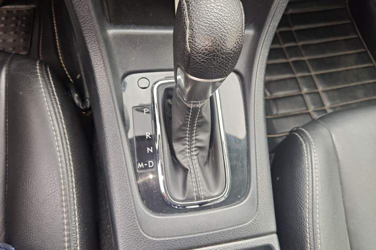 Used Subaru XV 2015 2.0i Luxury Edition Gear Lever
