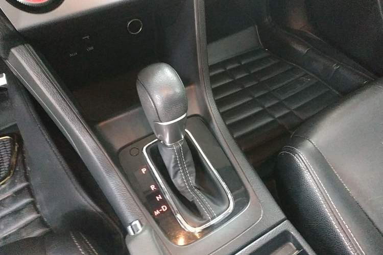 Used Subaru XV 2015 2.0i Luxury Edition Gear Lever