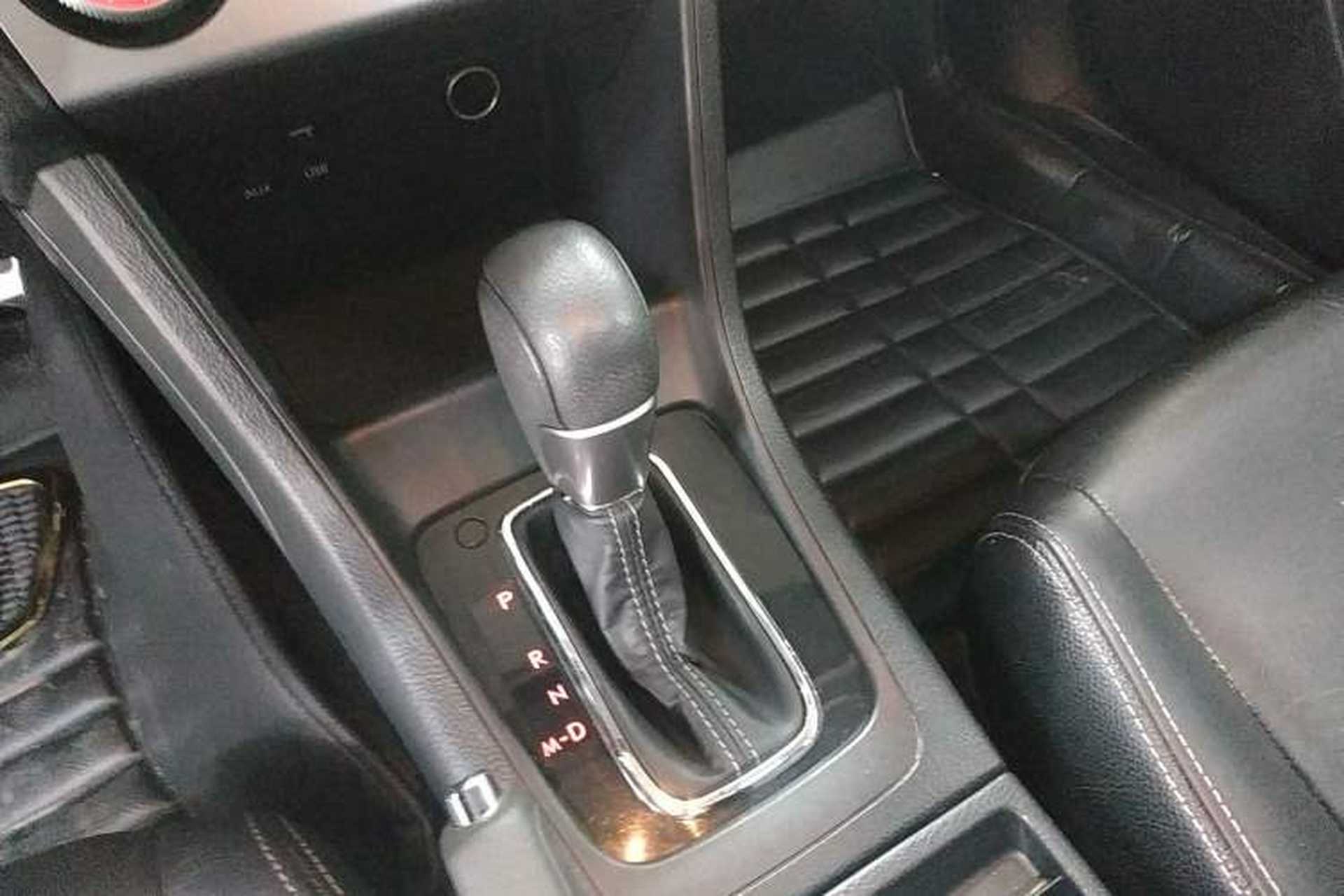 Used Subaru XV 2015 2.0i Luxury Edition Gear Lever