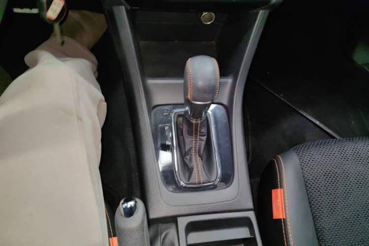 Used Subaru XV 2015 2.0i Special Edition Sport Model Gear Lever