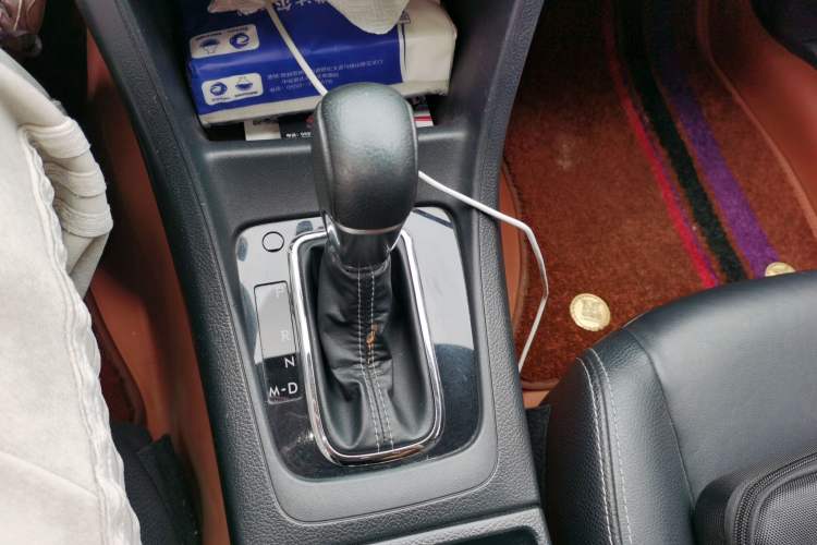 Used Subaru XV 2015 2.0i Elite Edition Gear Lever