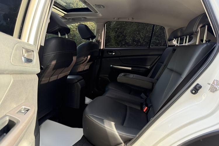 Used Subaru XV 2015 2.0i Elite Edition Interior 4