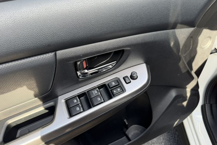 Used Subaru XV 2015 2.0i Elite Edition Interior 7