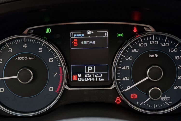 Used Subaru XV 2015 2.0i Elite Edition Odometer Close Up