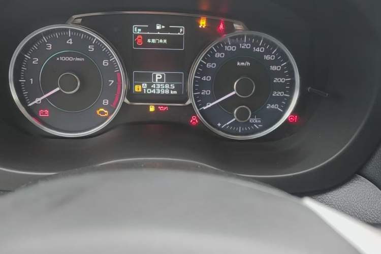 Used Subaru XV 2015 2.0i Elite Edition Odometer Close Up