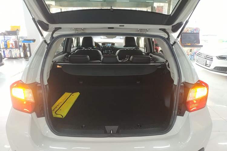 Used Subaru XV 2015 2.0i Luxury Edition Trunk