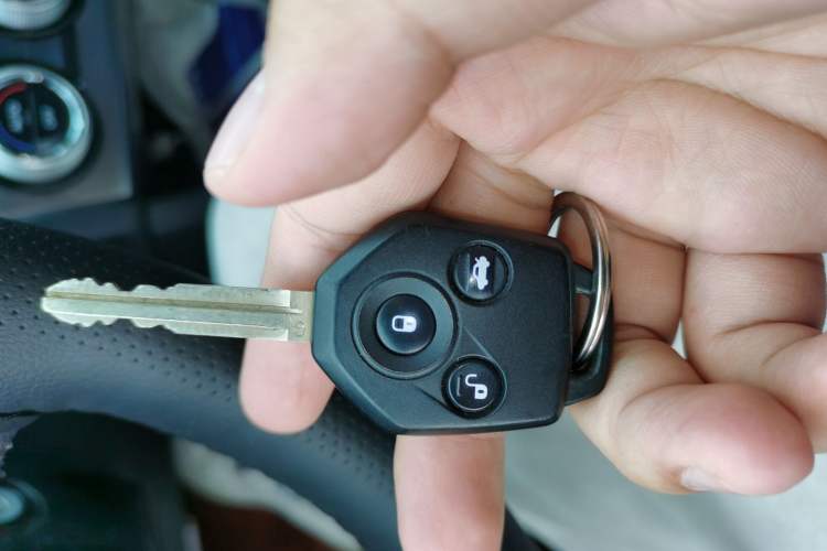 Used Subaru XV 2015 2.0i Elite Edition Vehicle Key