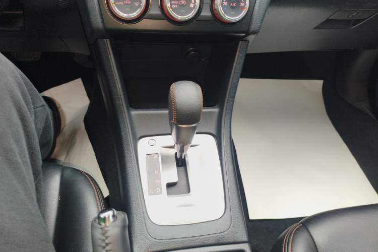 Used Subaru XV 2016 2.0i Comfort Navigation Edition Gear Lever