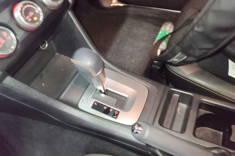 Used Subaru XV 2016 2.0i Comfort Navigation Edition Gear Lever