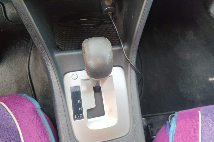 Used Subaru XV 2016 2.0i Comfort Navigation Edition Gear Lever