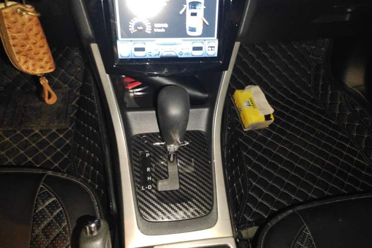 Used Subaru XV 2016 2.0i Ambition Edition Gear Lever