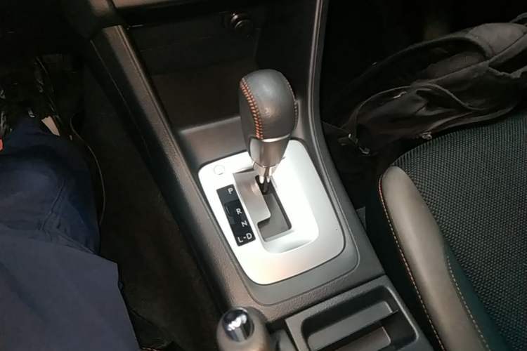 Used Subaru XV 2016 2.0i Comfort Navigation Edition Gear Lever