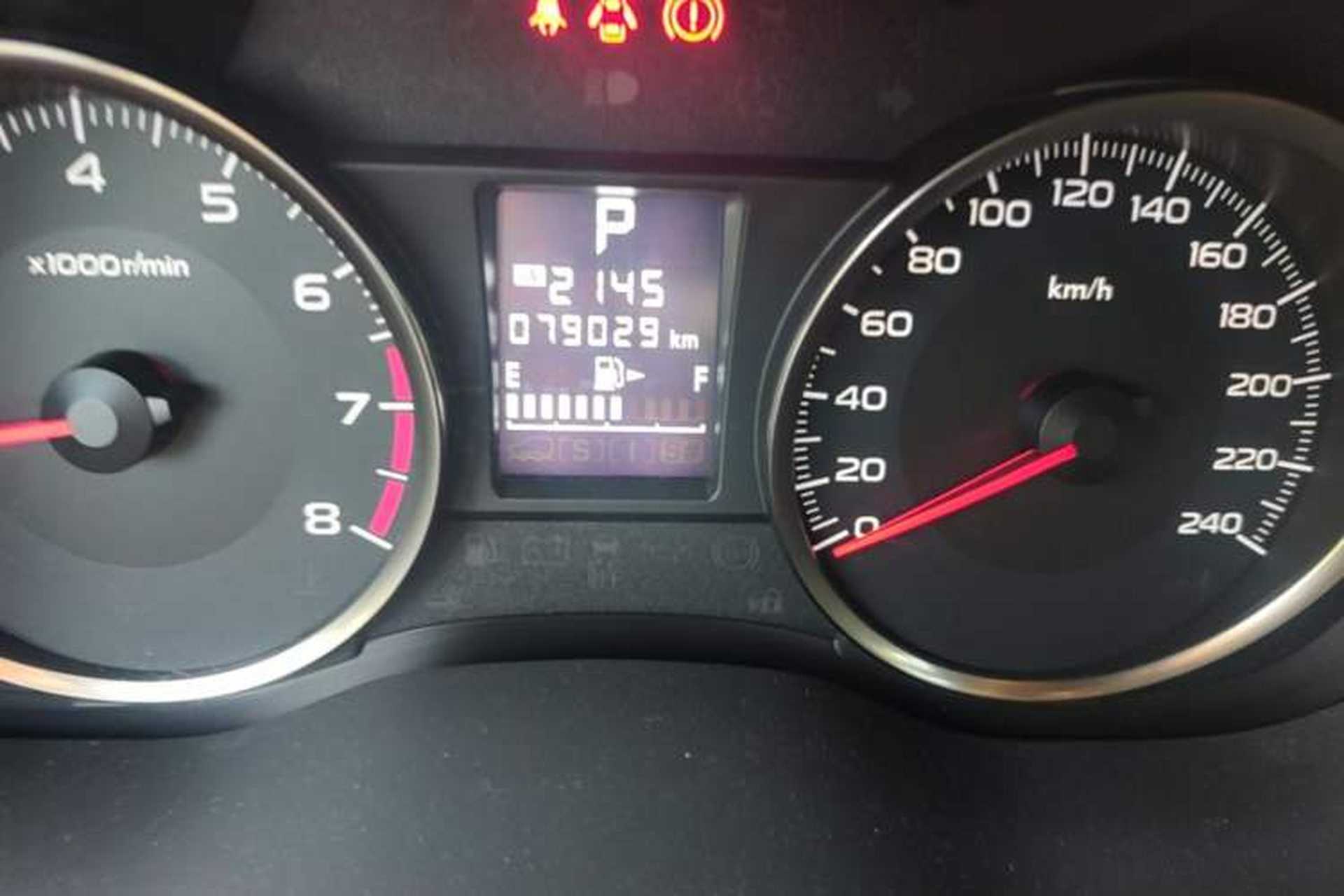 Used Subaru XV 2016 2.0i Comfort Navigation Edition Odometer Close Up