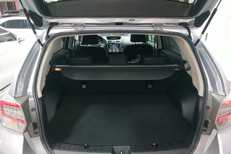 Used Subaru XV 2016 2.0i Comfort Navigation Edition Trunk
