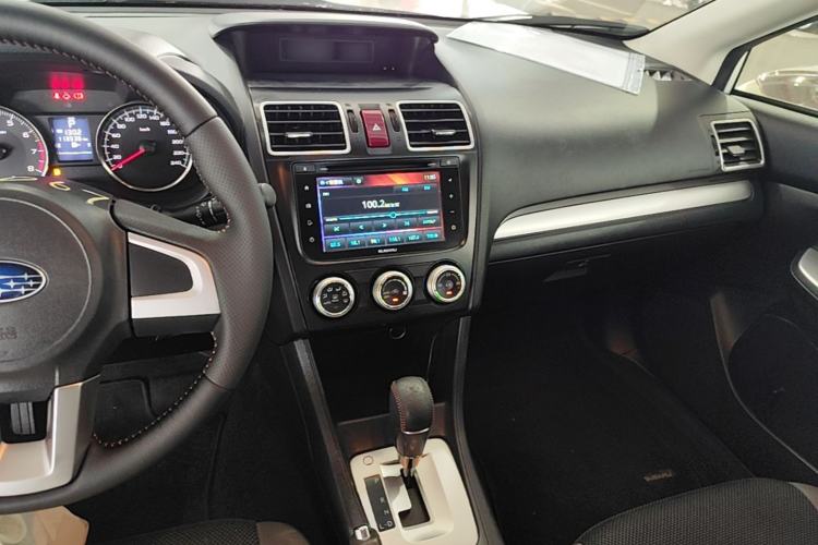 Used Subaru XV 2016 2.0i Comfort Navigation Edition Center Console